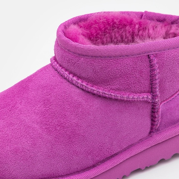 NWT UGG Classic Ultra Mini Boots! - Picture 2 of 15